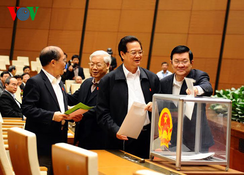 สื่อมวลชนต่างประเทศให้ความสนใจถึงการลงคะแนนไว้วางใจในเวียดนาม